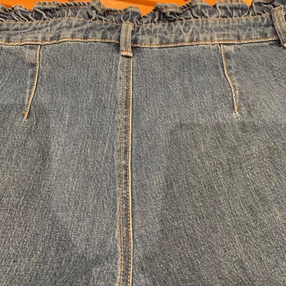 Women’s paper bag button fly shorts- Size 14 - Picture 8 of 9